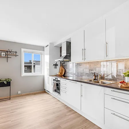 Apartment With Sea View *