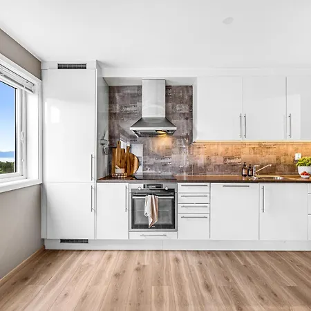 With Sea View Leilighet